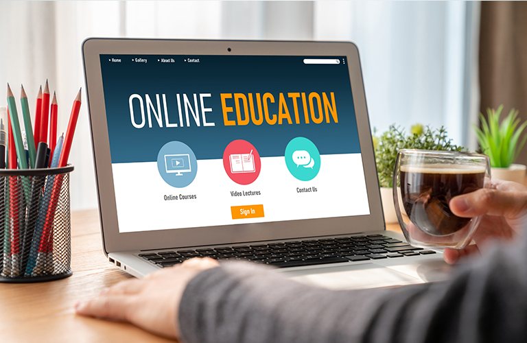 مشروع تطوير برنامج دراسي عبر الإنترنت